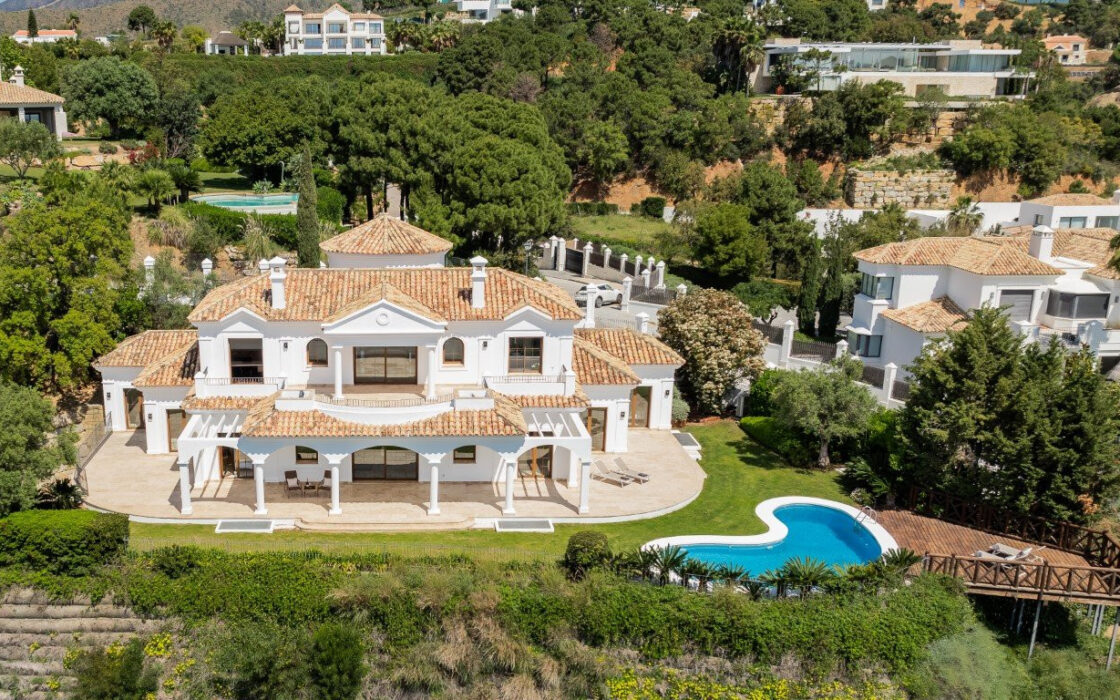 Вилла с панорамным видом в Бенахависе, 889 кв.м, терраса