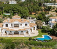 Вилла с панорамным видом в Бенахависе, 889 кв.м, терраса