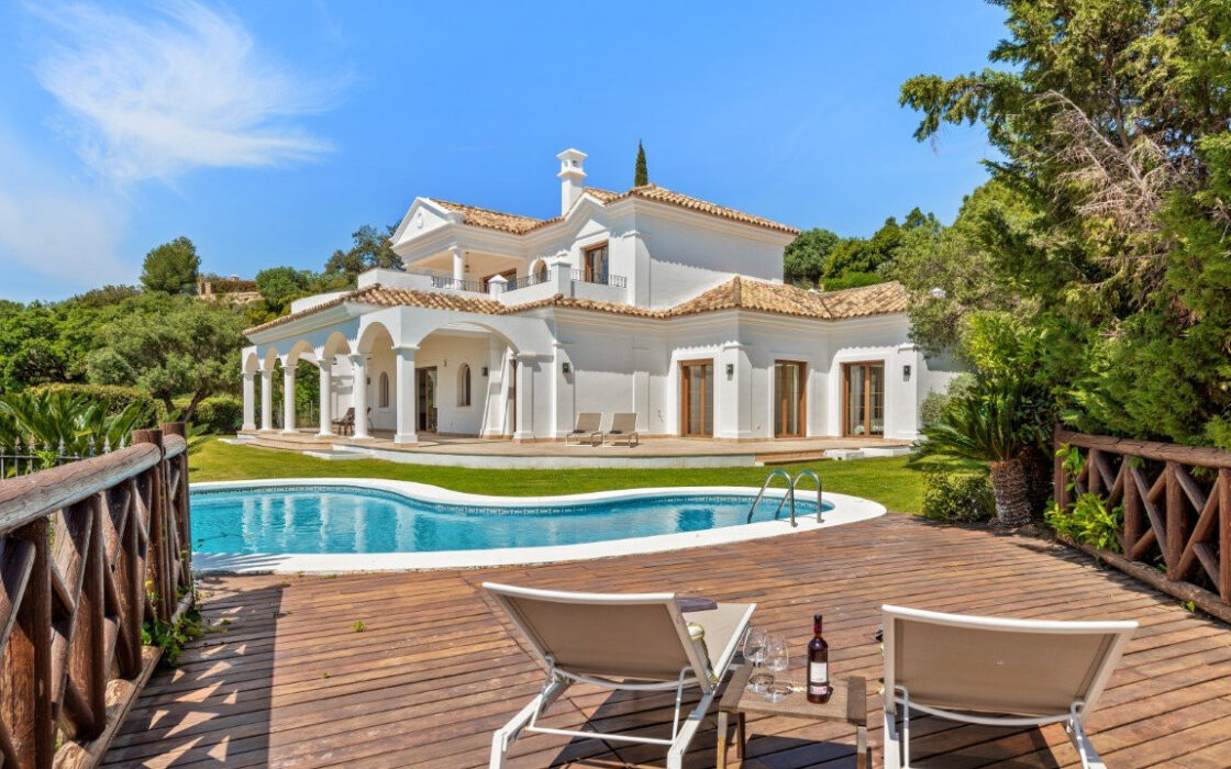 Вилла с панорамным видом в Бенахависе, 889 кв.м, терраса