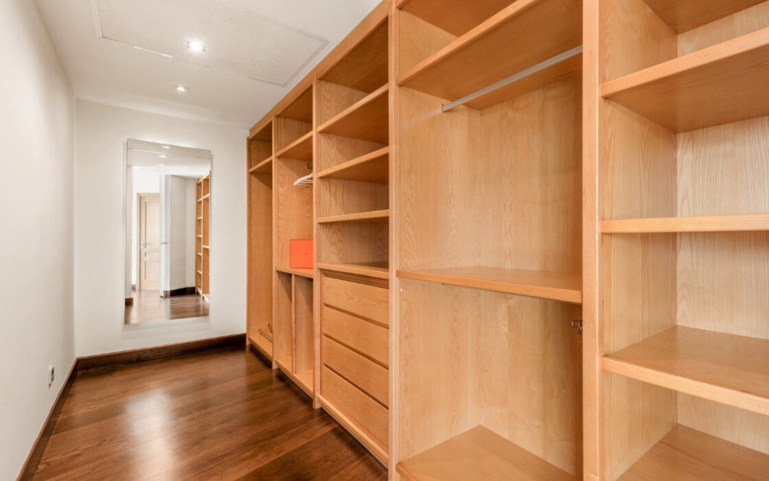 Вилла с панорамным видом в Бенахависе, 889 кв.м, терраса