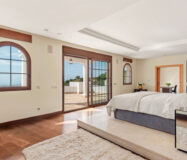 Вилла с панорамным видом в Бенахависе, 889 кв.м, терраса