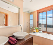 Вилла с панорамным видом в Бенахависе, 889 кв.м, терраса