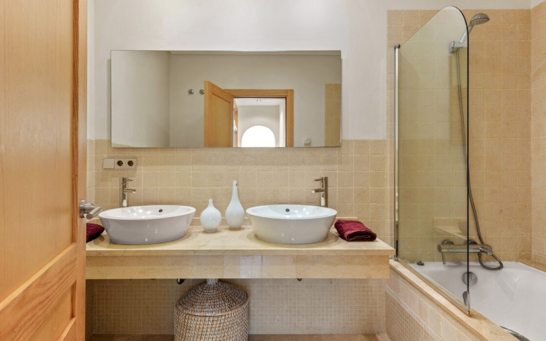 Вилла с панорамным видом в Бенахависе, 889 кв.м, терраса