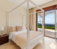 Вилла с панорамным видом в Бенахависе, 889 кв.м, терраса