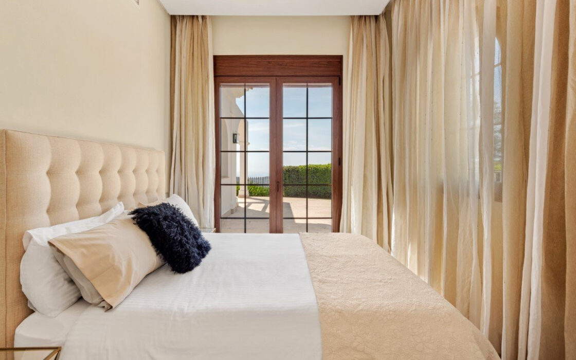 Вилла с панорамным видом в Бенахависе, 889 кв.м, терраса