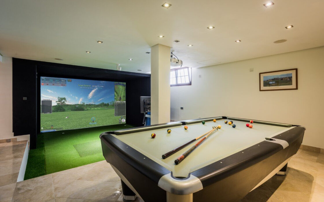 Вилла с панорамным видом в Бенахависе, 889 кв.м, терраса