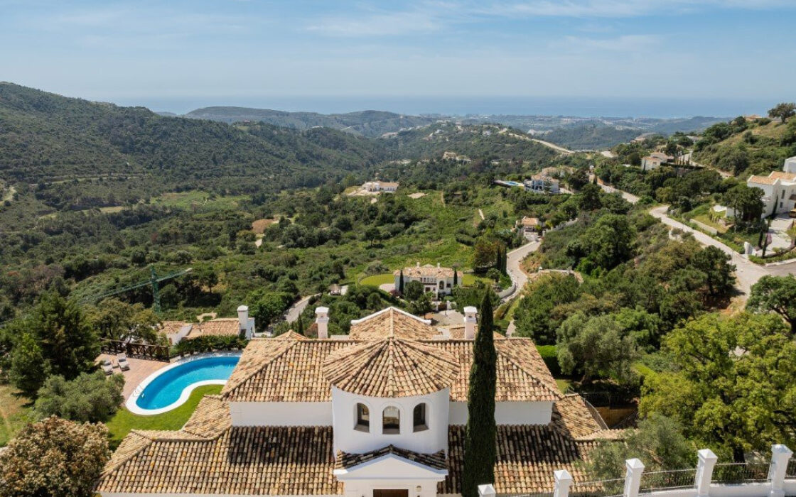 Вилла с панорамным видом в Бенахависе, 889 кв.м, терраса