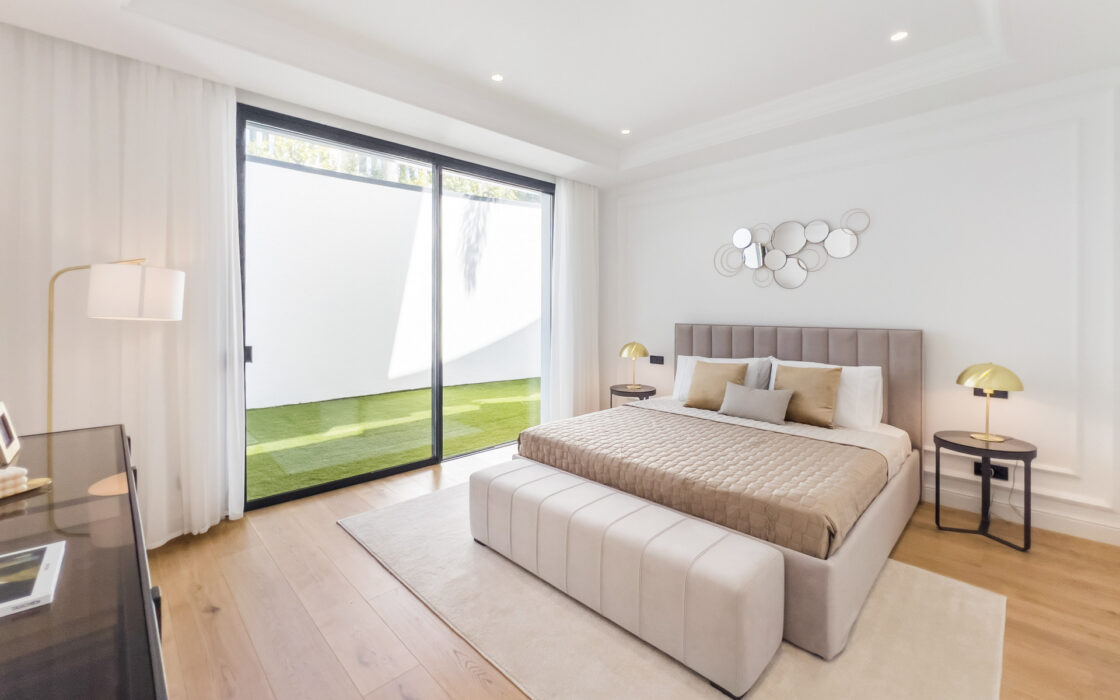 Вілла в Lomas de Marbella Club 647 кв.м з терасою біля моря