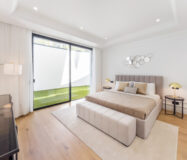 Вілла в Lomas de Marbella Club 647 кв.м з терасою біля моря