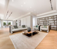 Вілла в Lomas de Marbella Club 647 кв.м з терасою біля моря