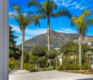 Вілла в Lomas de Marbella Club 647 кв.м з терасою біля моря