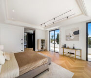 Вілла в Lomas de Marbella Club 647 кв.м з терасою біля моря