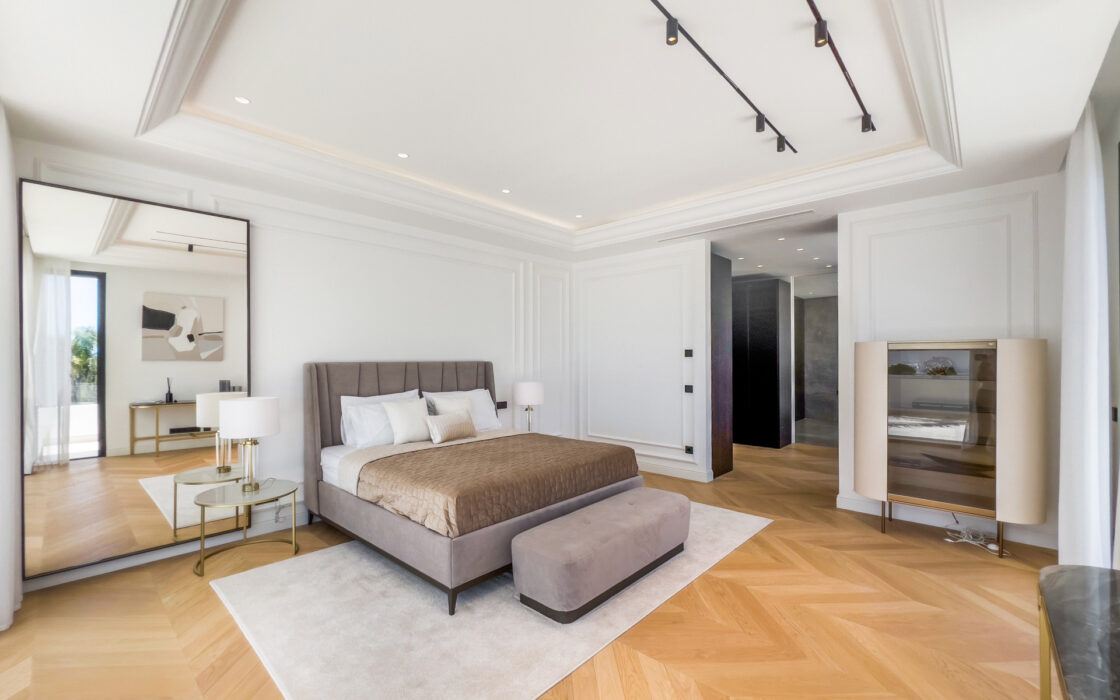 Вілла в Lomas de Marbella Club 647 кв.м з терасою біля моря