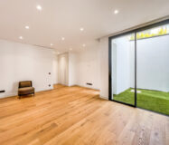 Вілла в Lomas de Marbella Club 647 кв.м з терасою біля моря