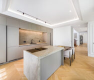 Вілла в Lomas de Marbella Club 647 кв.м з терасою біля моря