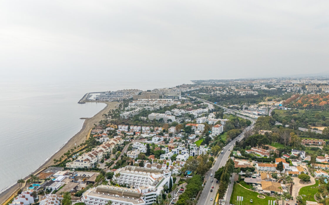 Новая вилла 434 кв.м у пляжа в Марбелье, Золотая Миля