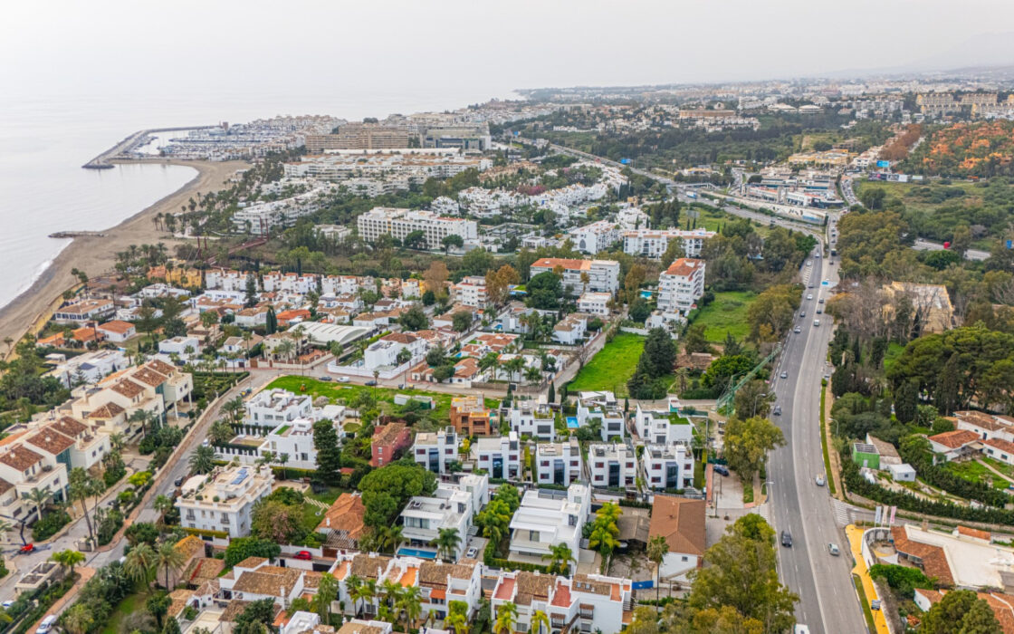 Новая вилла 434 кв.м у пляжа в Марбелье, Золотая Миля