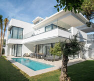 Новая вилла 434 кв.м у пляжа в Марбелье, Золотая Миля