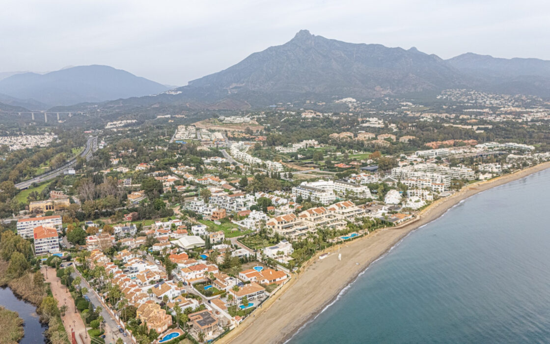 Новая вилла 434 кв.м у пляжа в Марбелье, Золотая Миля