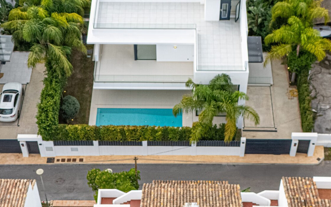 Новая вилла 434 кв.м у пляжа в Марбелье, Золотая Миля