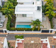 Новая вилла 434 кв.м у пляжа в Марбелье, Золотая Миля