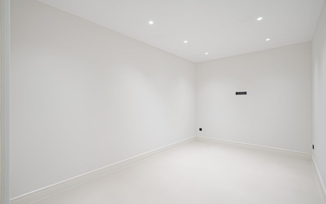 Новая вилла 434 кв.м у пляжа в Марбелье, Золотая Миля