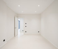 Новая вилла 434 кв.м у пляжа в Марбелье, Золотая Миля