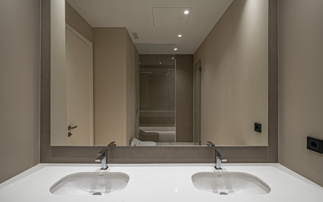 Новая вилла 434 кв.м у пляжа в Марбелье, Золотая Миля