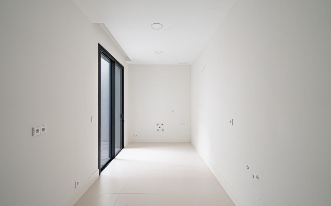 Новая вилла 434 кв.м у пляжа в Марбелье, Золотая Миля