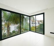 Новая вилла 434 кв.м у пляжа в Марбелье, Золотая Миля