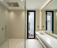 Новая вилла 434 кв.м у пляжа в Марбелье, Золотая Миля