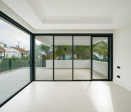 Новая вилла 434 кв.м у пляжа в Марбелье, Золотая Миля