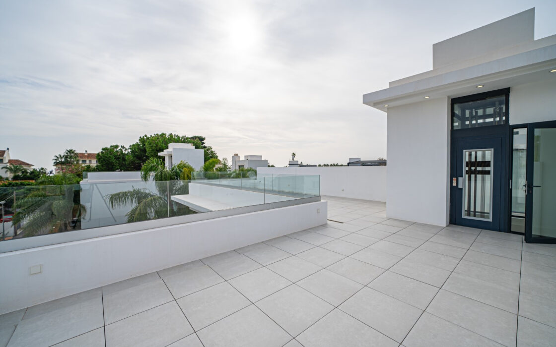 Новая вилла 434 кв.м у пляжа в Марбелье, Золотая Миля