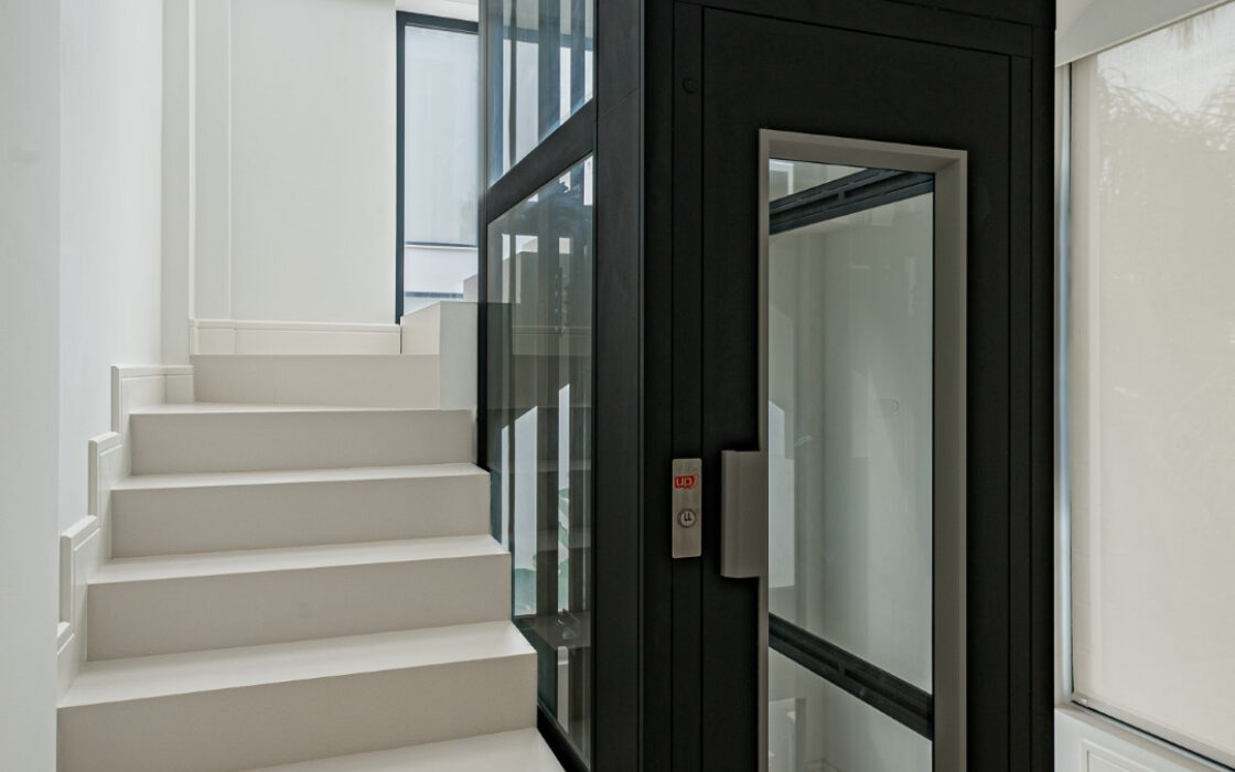 Новая вилла 434 кв.м у пляжа в Марбелье, Золотая Миля