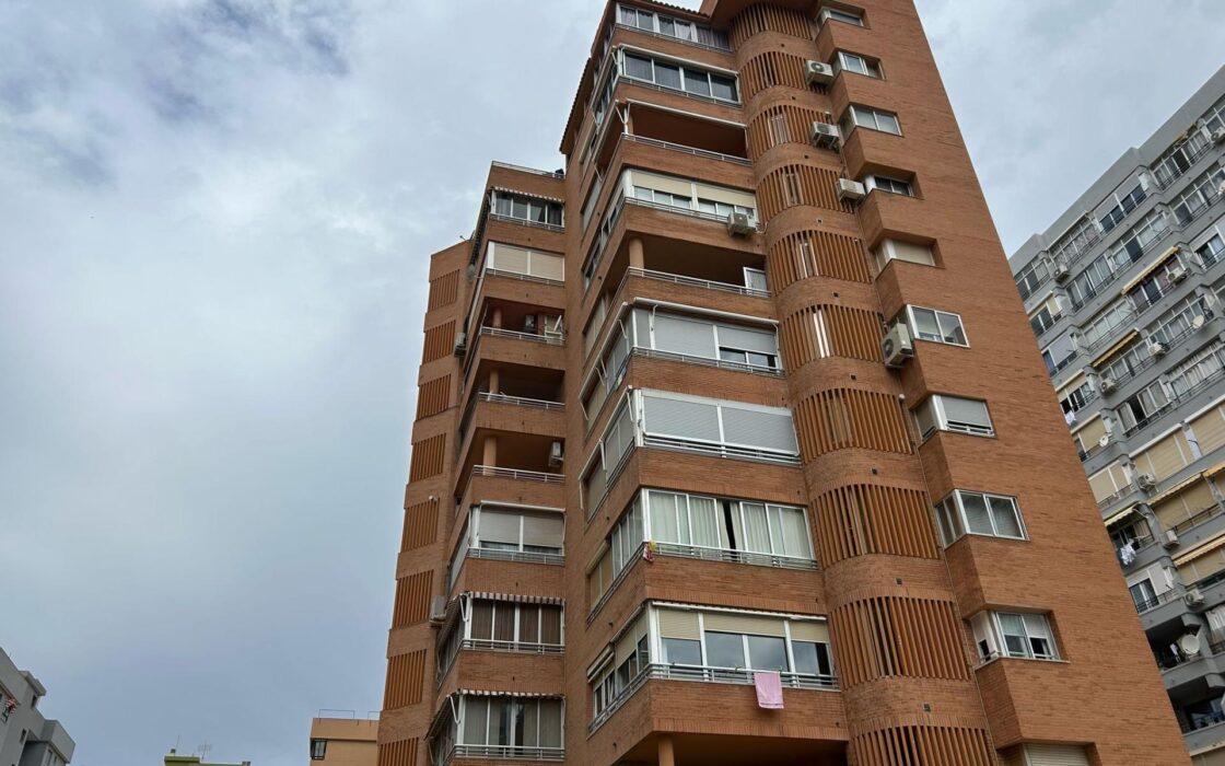 Апартаменти з терасою в Бенідормі 100 кв.м біля моря