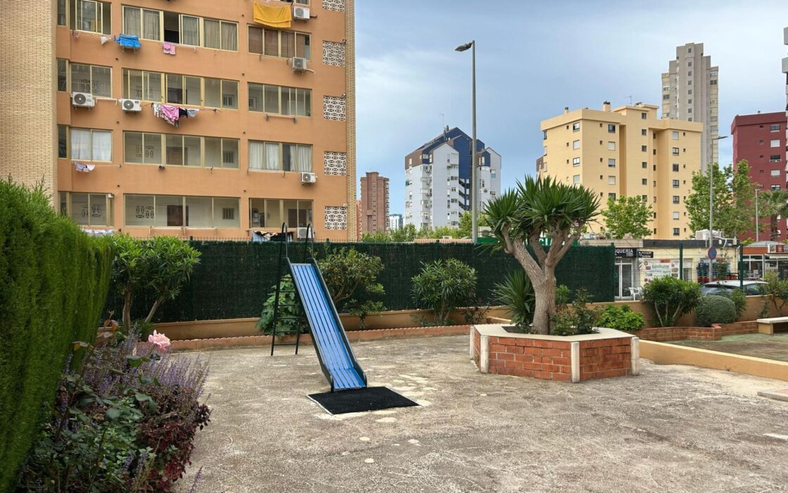 Апартаменти з терасою в Бенідормі 100 кв.м біля моря