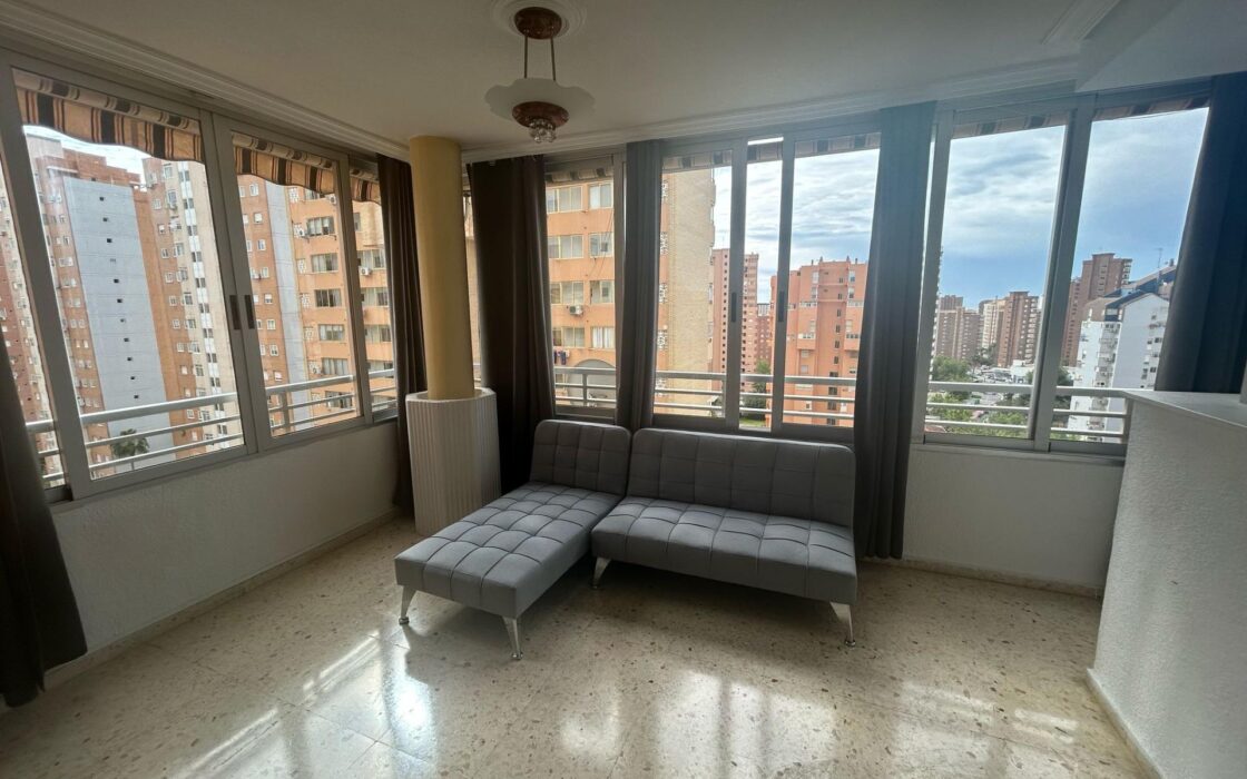 Апартаменти з терасою в Бенідормі 100 кв.м біля моря