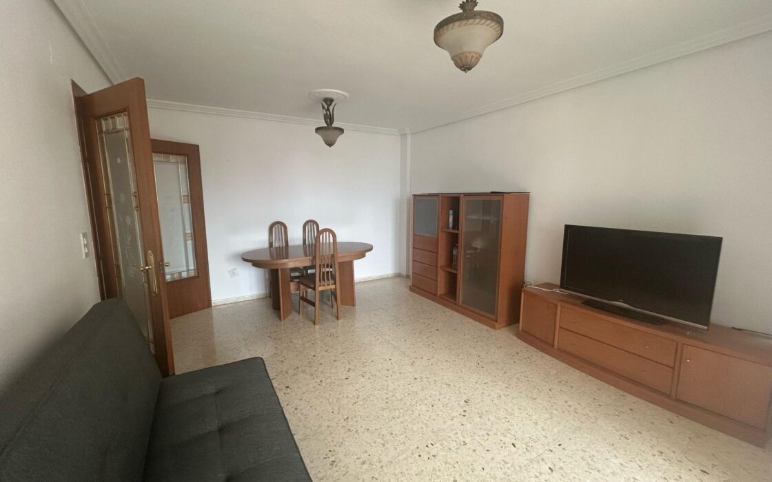 Апартаменти з терасою в Бенідормі 100 кв.м біля моря