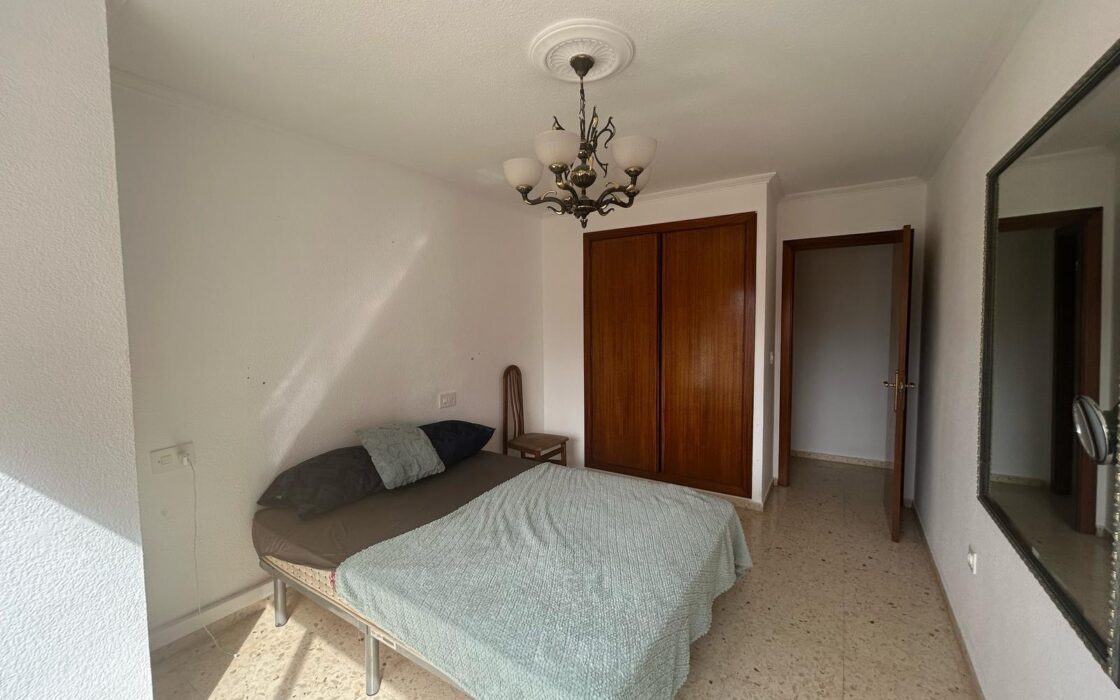 Апартаменти з терасою в Бенідормі 100 кв.м біля моря