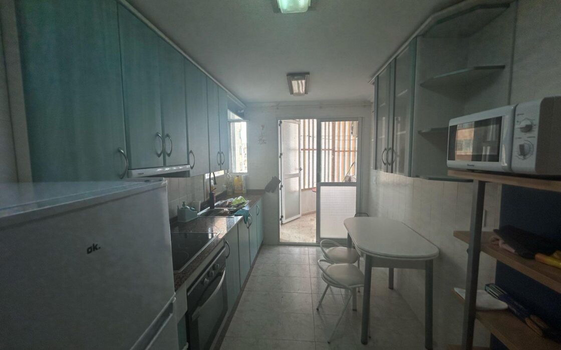 Апартаменти з терасою в Бенідормі 100 кв.м біля моря