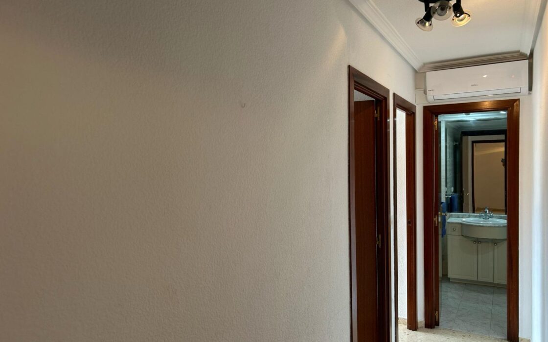 Апартаменти з терасою в Бенідормі 100 кв.м біля моря