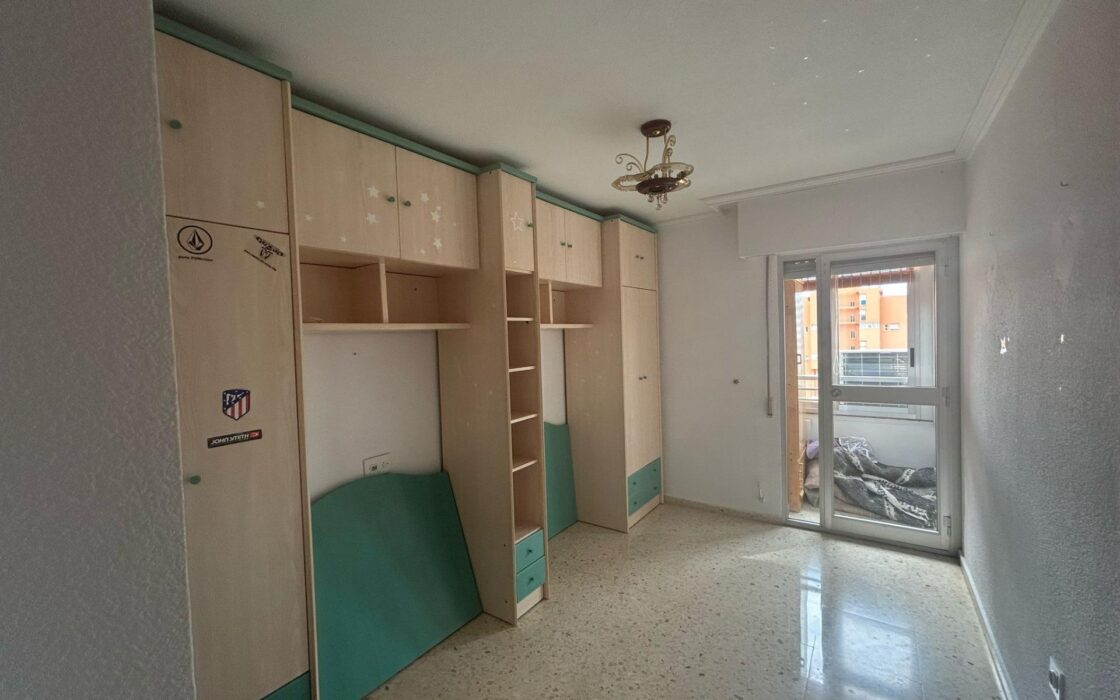 Апартаменти з терасою в Бенідормі 100 кв.м біля моря