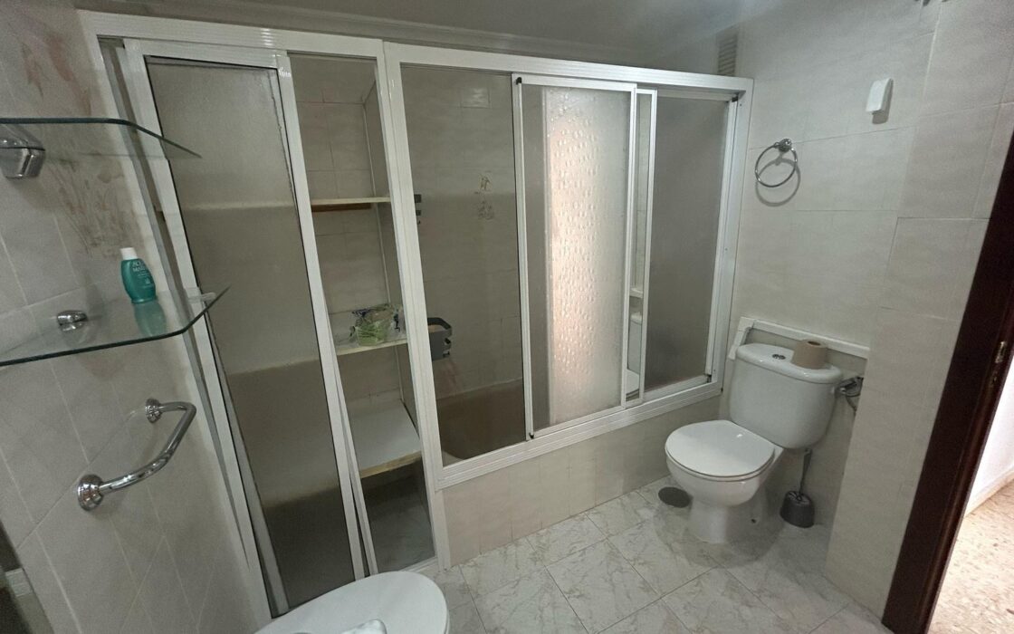 Апартаменти з терасою в Бенідормі 100 кв.м біля моря