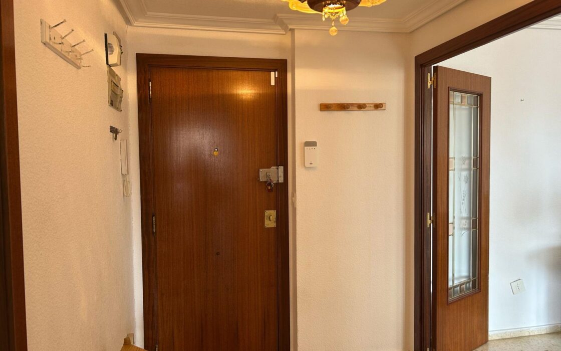 Апартаменти з терасою в Бенідормі 100 кв.м біля моря