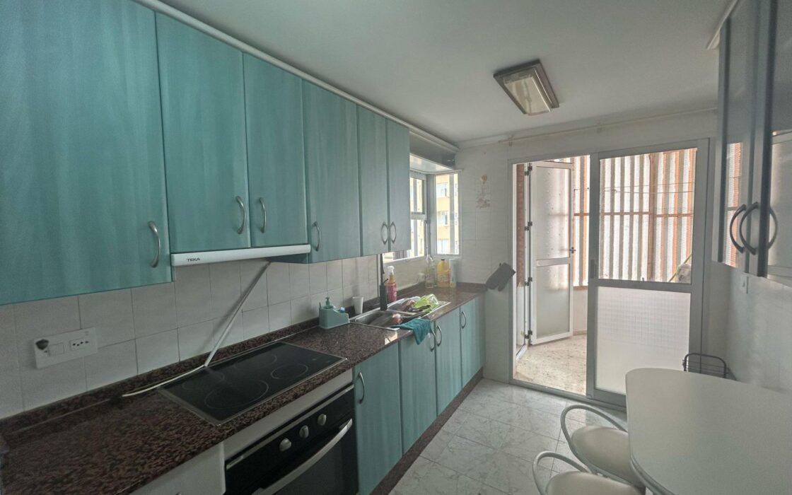 Апартаменти з терасою в Бенідормі 100 кв.м біля моря