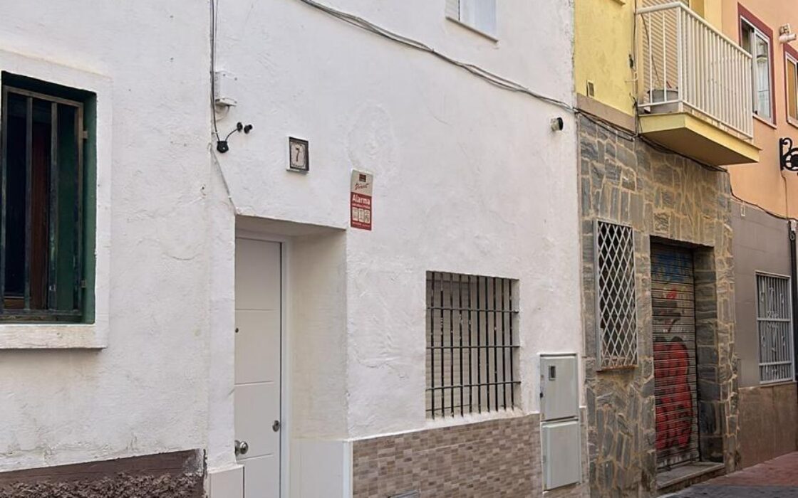 Дом в Бенидорме у моря, 2 спальни, терраса, 175 кв.м