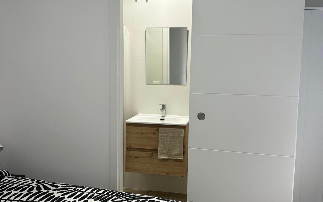 Дом в Бенидорме у моря, 2 спальни, терраса, 175 кв.м