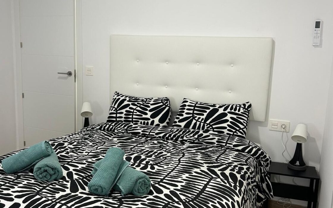 Дом в Бенидорме у моря, 2 спальни, терраса, 175 кв.м