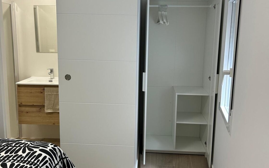 Дом в Бенидорме у моря, 2 спальни, терраса, 175 кв.м