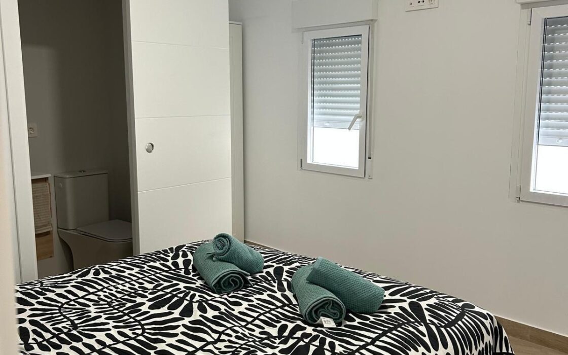 Дом в Бенидорме у моря, 2 спальни, терраса, 175 кв.м